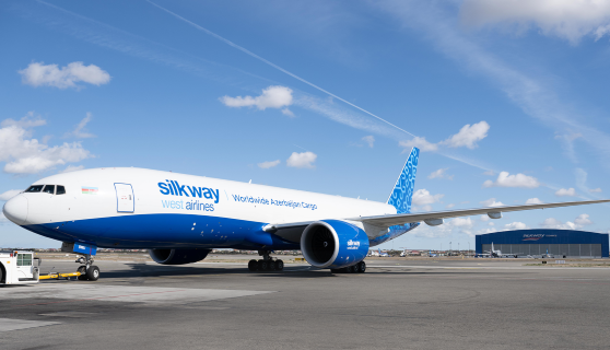 boeing777arrival1744 558
